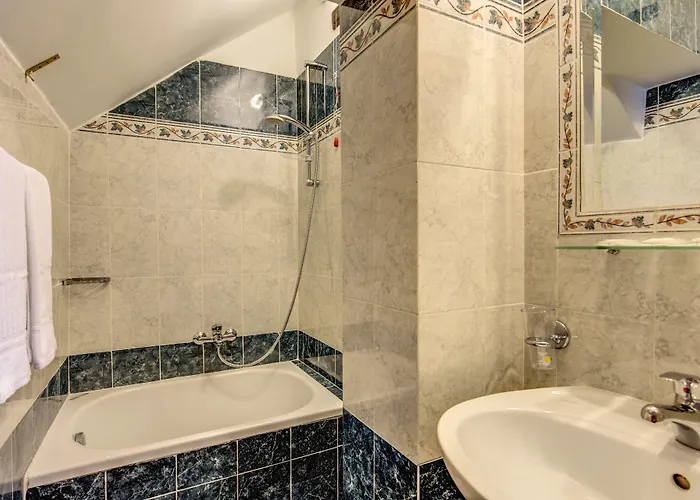 Centro Cavour 4*
